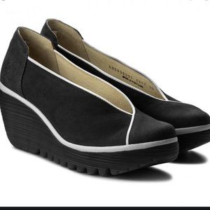 Fly London Yucafly Wedge Size 39 black/white